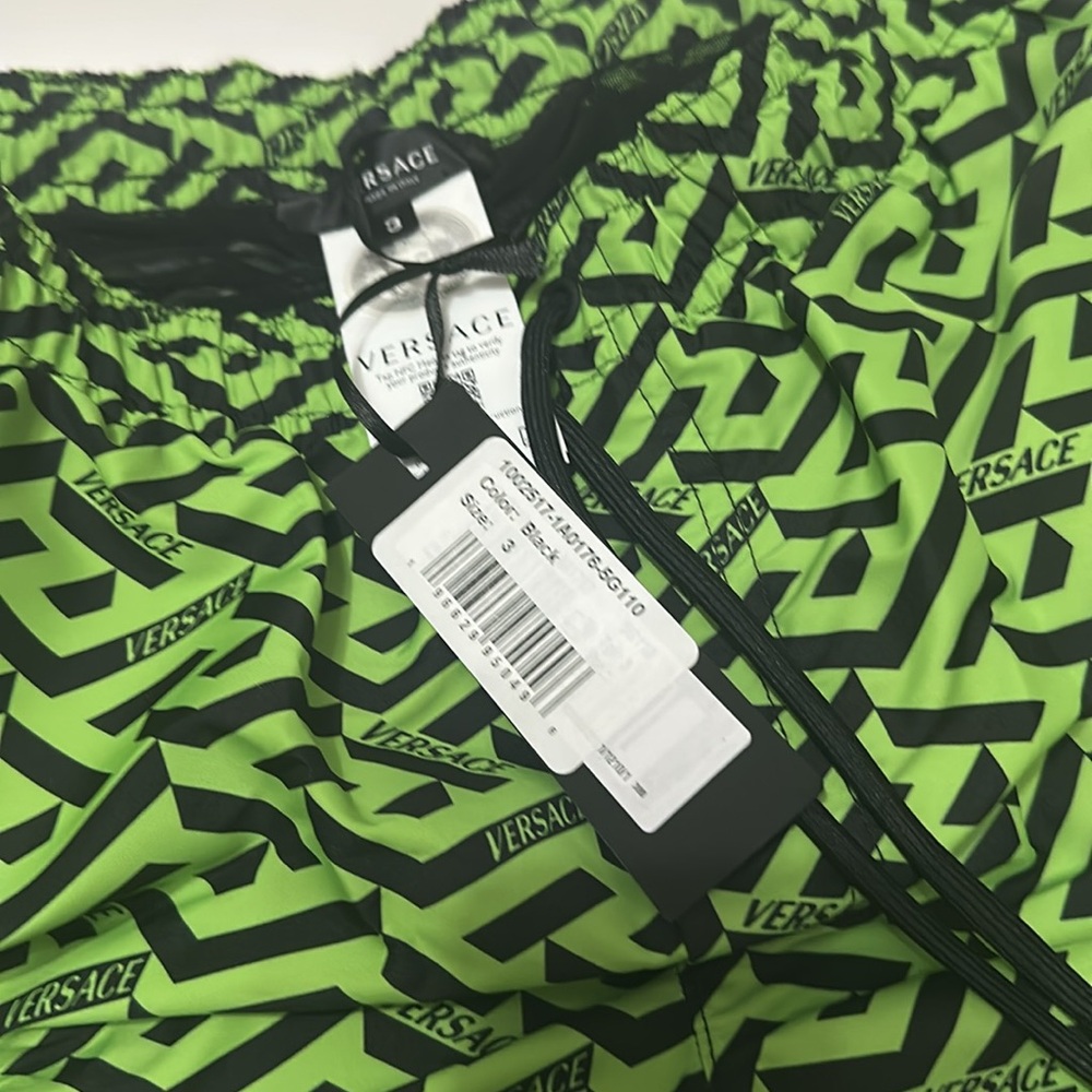 New Authentic VERSACE Green/Black Logo Print Swim Shorts - Picture 6 of 9